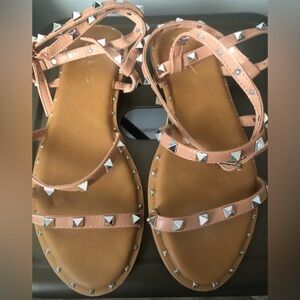 NWOT Nicole Miller Tan Studded Sandals